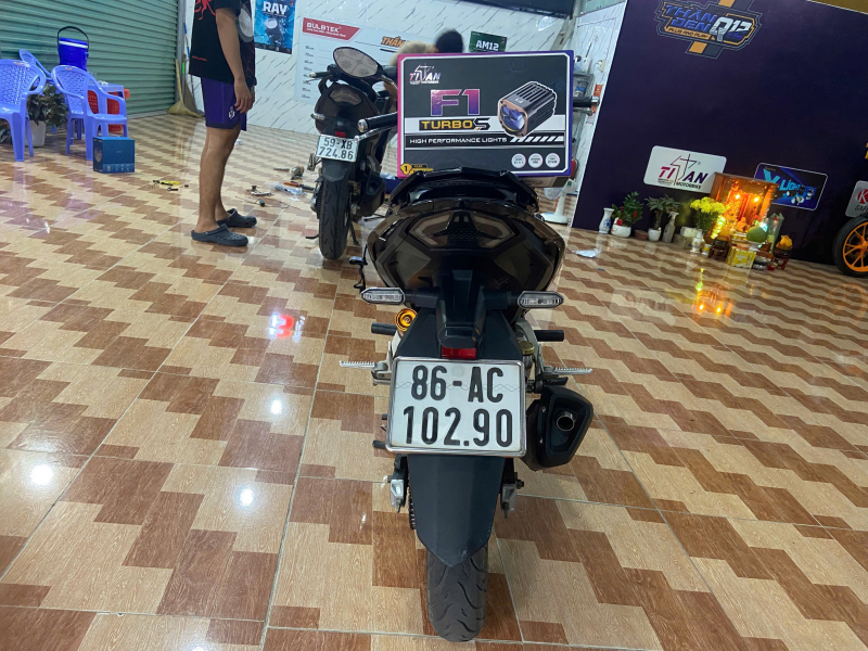 Độ đèn nâng cấp ánh sáng Trợ sáng Titan F1 Turbo S cho xe Winner X